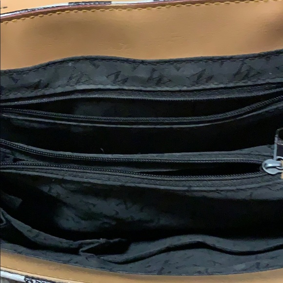 ❌SOLD ❌ CNKW handbag (real leather) - Picture 6 of 9